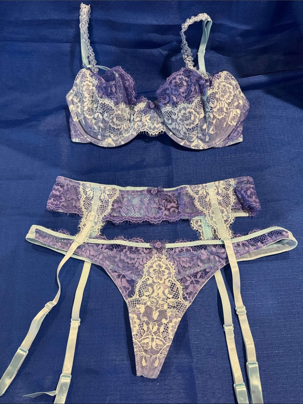 Frederick's of Hollywood Blue & Purple Lace Bra, Thong & Garter Set - 34C / M